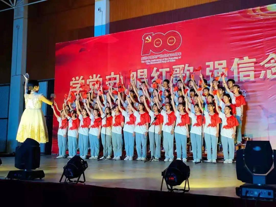 “天山雄鹰”勇闯职业拳坛 愿为家乡年轻人“搭桥”